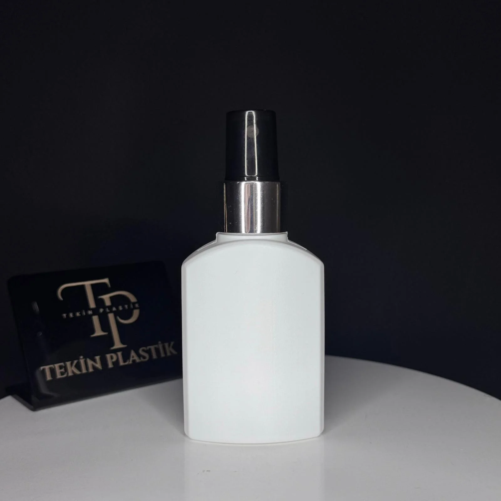 100 ML Beyaz Yassı Plastik Şişe - Silver Siyah Spreyli