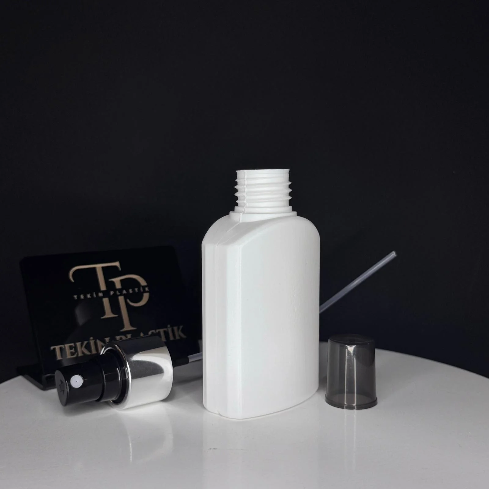 100 ML Beyaz Yassı Plastik Şişe - Silver Siyah Spreyli