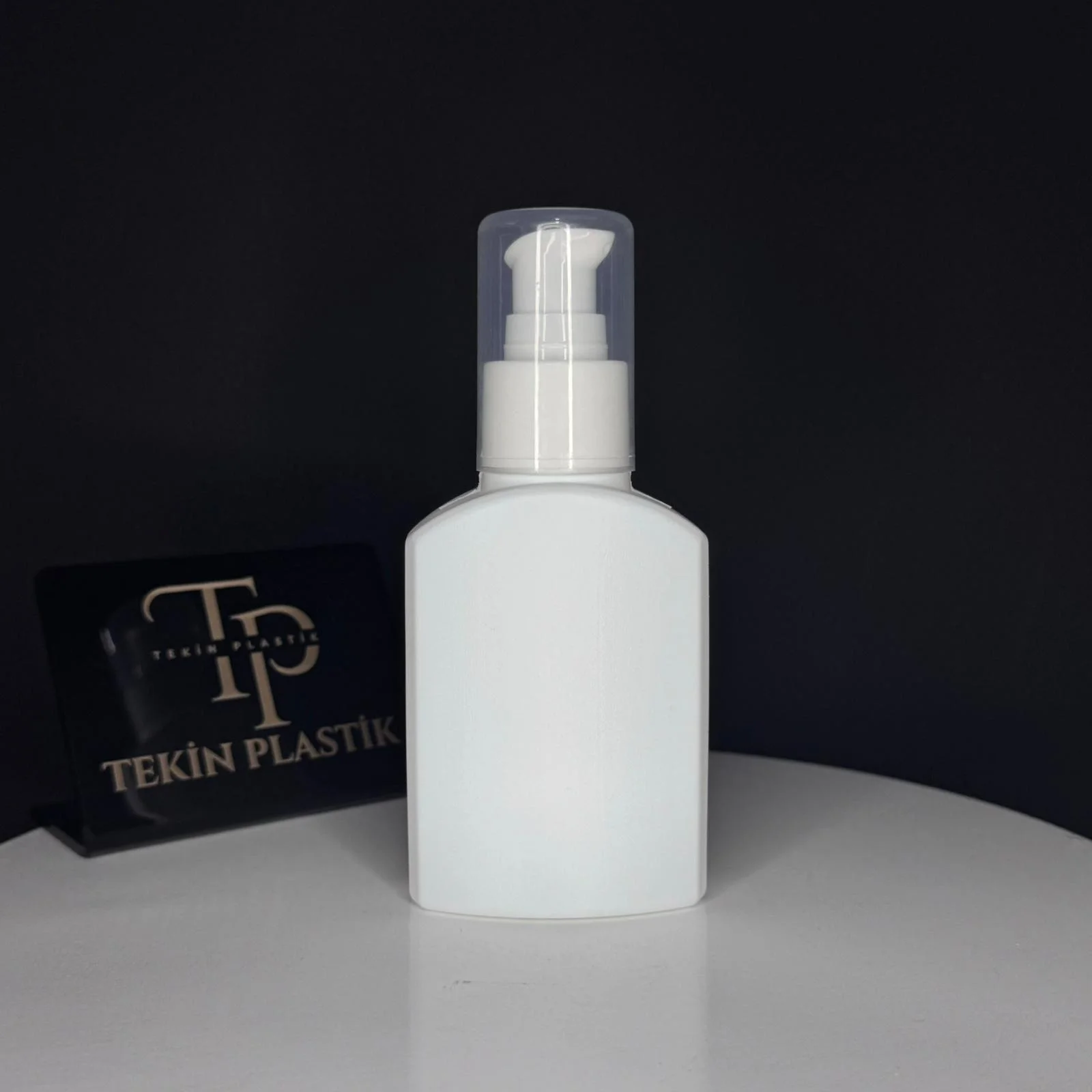 100 ML Beyaz Yassı Plastik Şişe - Plastik Kapaklı Losyon Pompalı 100 ML Beyaz Yassı Plastik Şişe - Plastik Kapaklı Losyon Pompalı