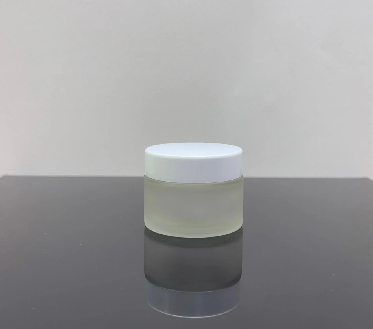 50 ml Buzlu Cam Krem Kavanozu Beyaz Kapaklı Tıpalı 50 ml Buzlu Cam Krem Kavanozu Beyaz Kapaklı Tıpalı