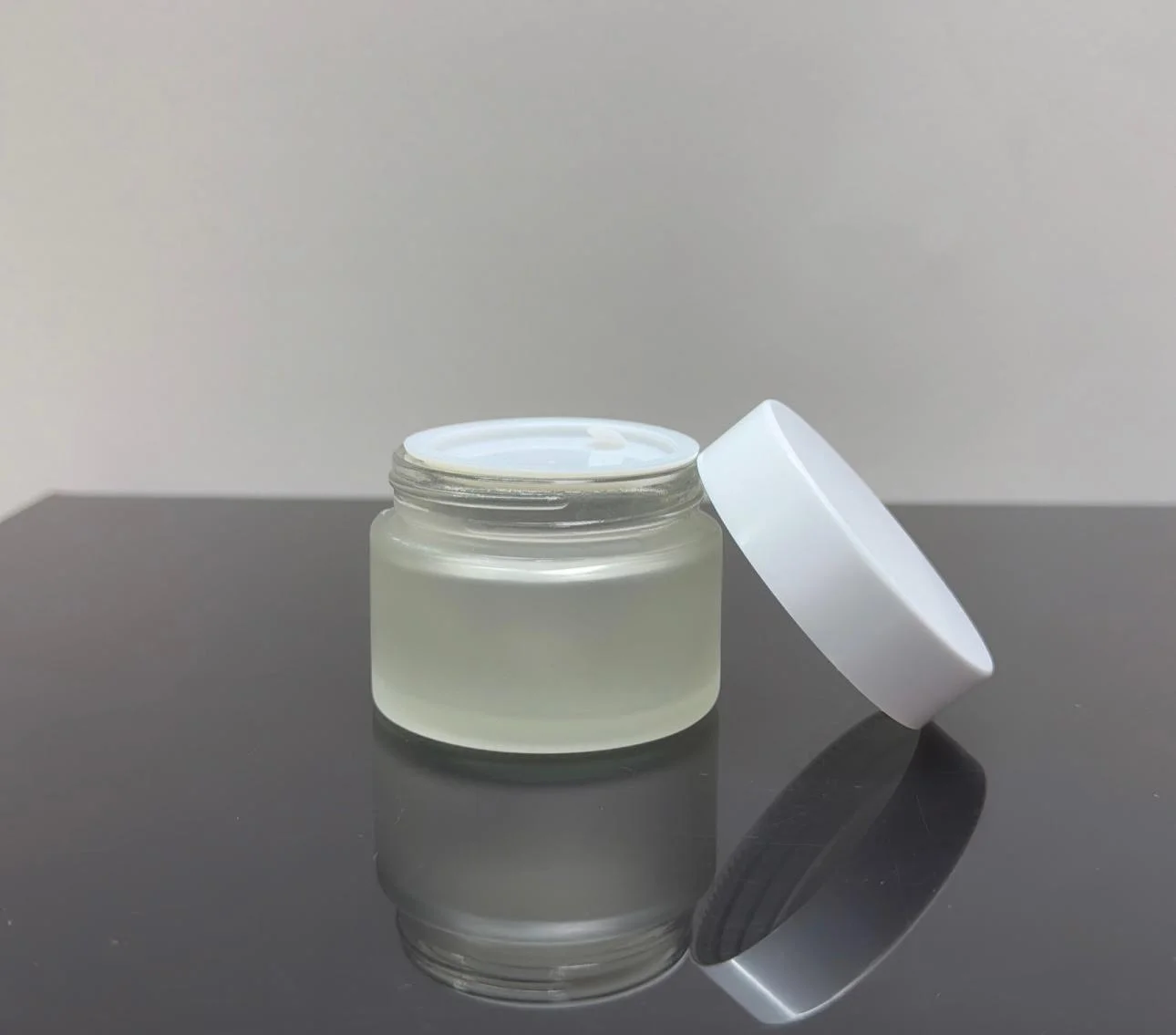 50 ml Buzlu Cam Krem Kavanozu Beyaz Kapaklı Tıpalı 50 ml Buzlu Cam Krem Kavanozu Beyaz Kapaklı Tıpalı