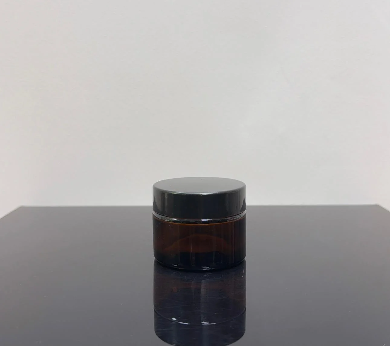 50 ml Amber Cam Krem Kavanozu Siyah Kapaklı Tıpalı 50 ml Amber Cam Krem Kavanozu Siyah Kapaklı Tıpalı