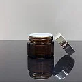 50 ml Amber Cam Krem Kavanozu Parlak Gümüş Kapaklı Tıpalı 50 ml Amber Cam Krem Kavanozu Parlak Gümüş Kapaklı Tıpalı