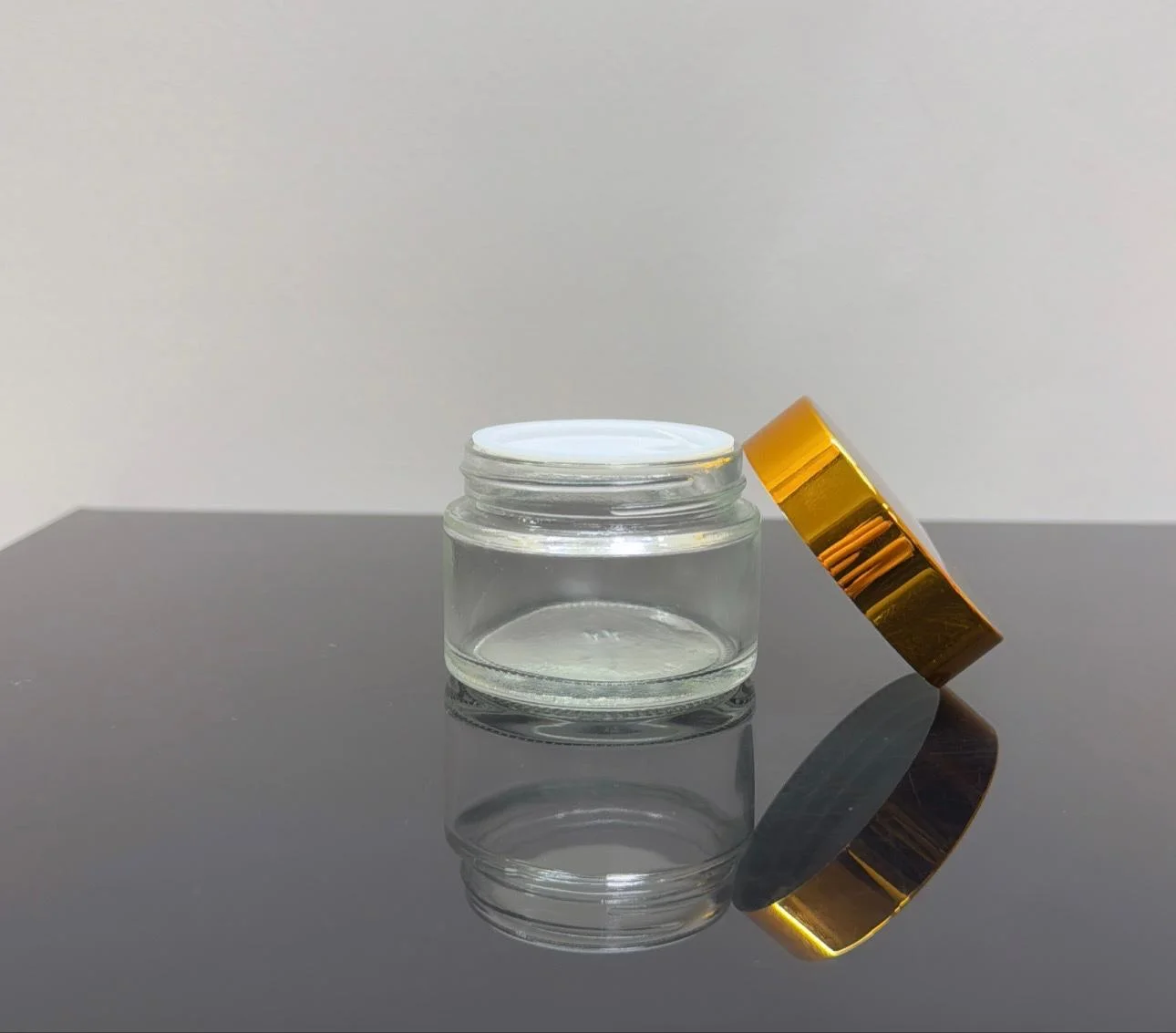 50 ml Şeffaf Cam Krem Kavanozu Parlak Gold Kapaklı Tıpalı 50 ml Şeffaf Cam Krem Kavanozu Parlak Gold Kapaklı Tıpalı