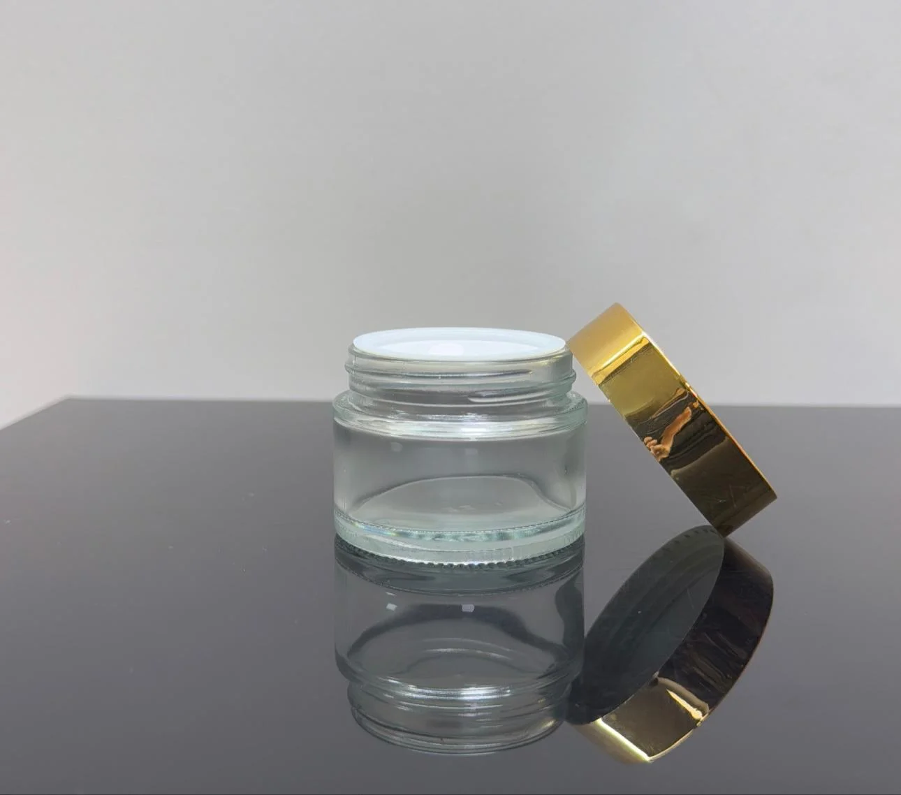 50 ml Şeffaf Cam Krem Kavanozu Parlak Gold Kapaklı Tıpalı 50 ml Şeffaf Cam Krem Kavanozu Parlak Gold Kapaklı Tıpalı
