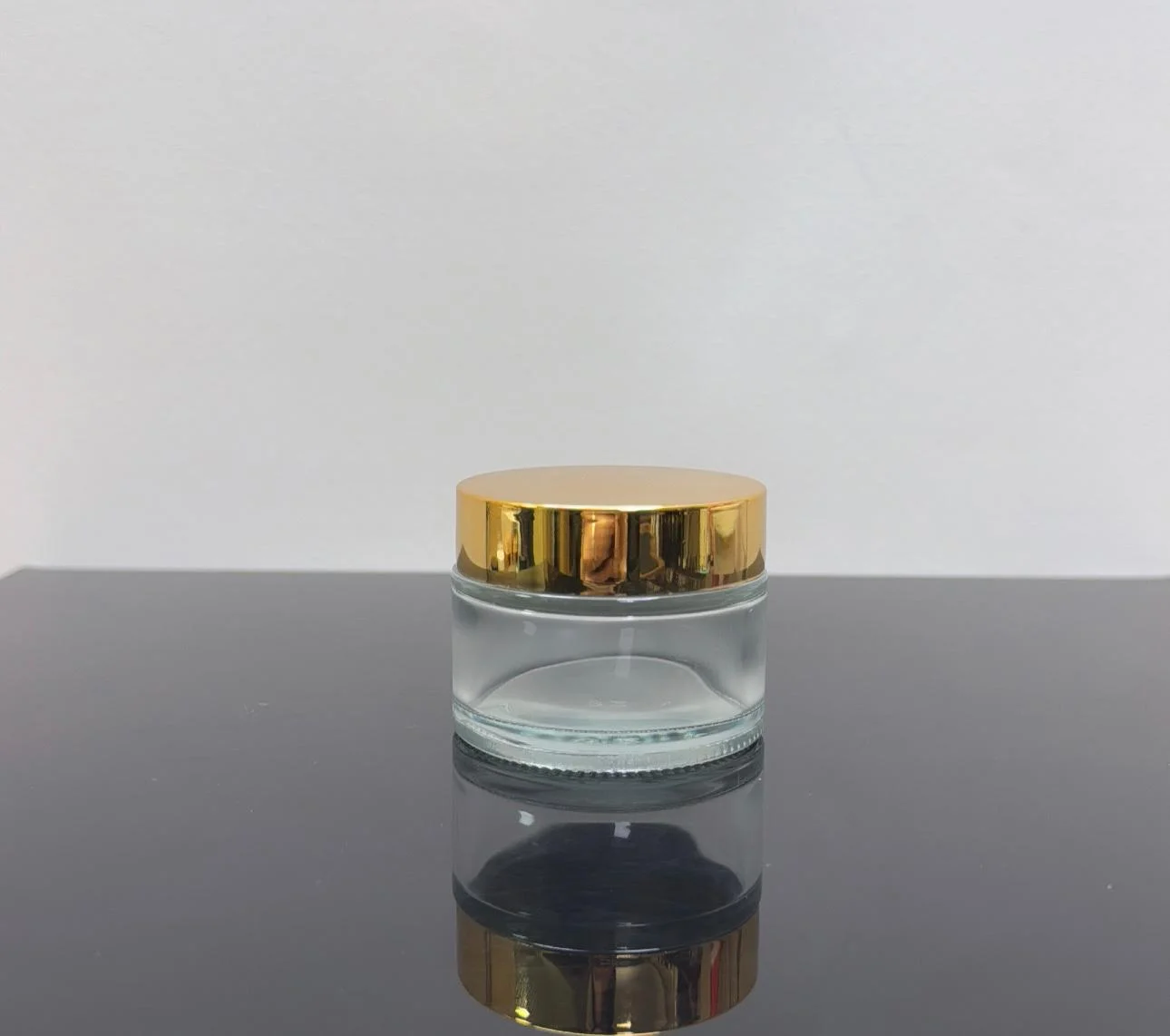 50 ml Şeffaf Cam Krem Kavanozu Parlak Gold Kapaklı Tıpalı 50 ml Şeffaf Cam Krem Kavanozu Parlak Gold Kapaklı Tıpalı