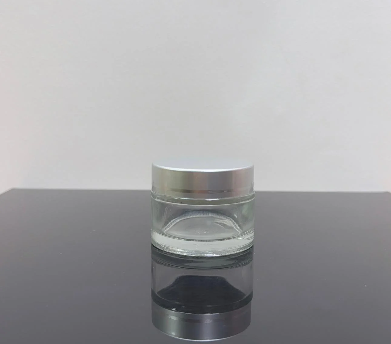 50 ml Şeffaf Cam Krem Kavanozu Gümüş Kapaklı Tıpalı 50 ml Şeffaf Cam Krem Kavanozu Gümüş Kapaklı Tıpalı
