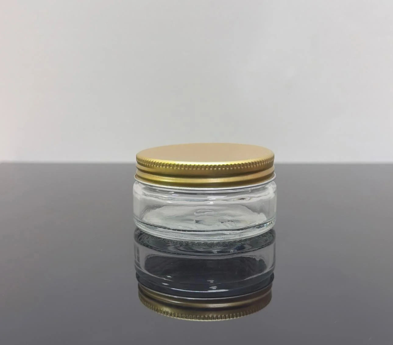 50 ml Cam Krem Kavanozu Gold Metal Kapaklı 50 ml Cam Krem Kavanozu Gold Metal Kapaklı