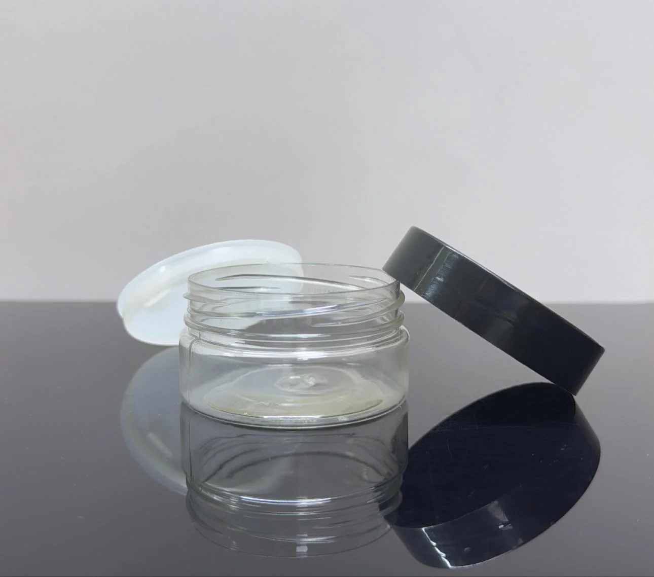 50 ml Şeffaf Pet Krem Kavanozu Siyah Kapaklı 50 ml Şeffaf Pet Krem Kavanozu Siyah Kapaklı