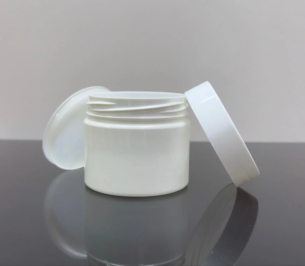 100 ml Beyaz Pet Krem Kavanozu Beyaz Kapaklı 100 ml Beyaz Pet Krem Kavanozu Beyaz Kapaklı