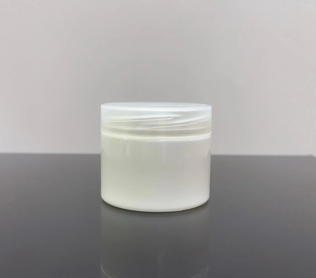 100 ml Beyaz Pet Krem Kavanozu Şeffaf Kapaklı 100 ml Beyaz Pet Krem Kavanozu Şeffaf Kapaklı