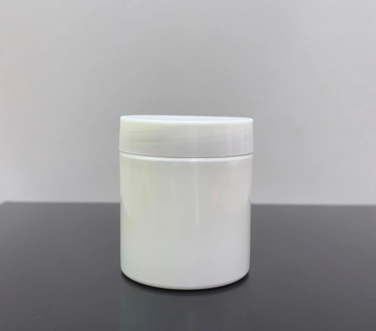 150 ml Beyaz Pet Krem Kavanozu Tıpalı 150 ml Beyaz Pet Krem Kavanozu Tıpalı