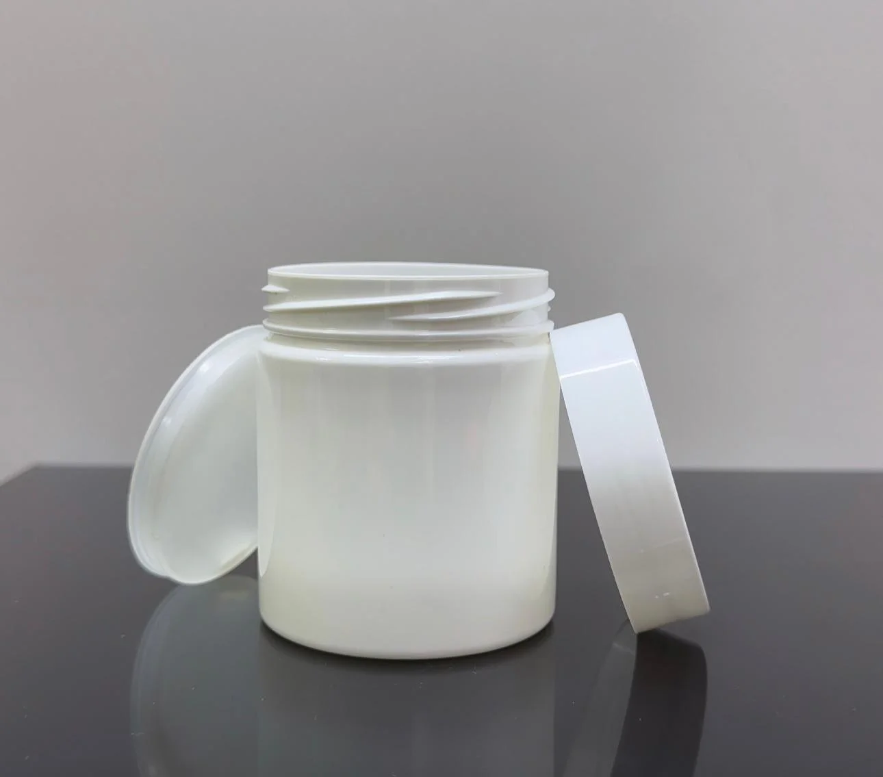 150 ml Beyaz Pet Krem Kavanozu Tıpalı 150 ml Beyaz Pet Krem Kavanozu Tıpalı