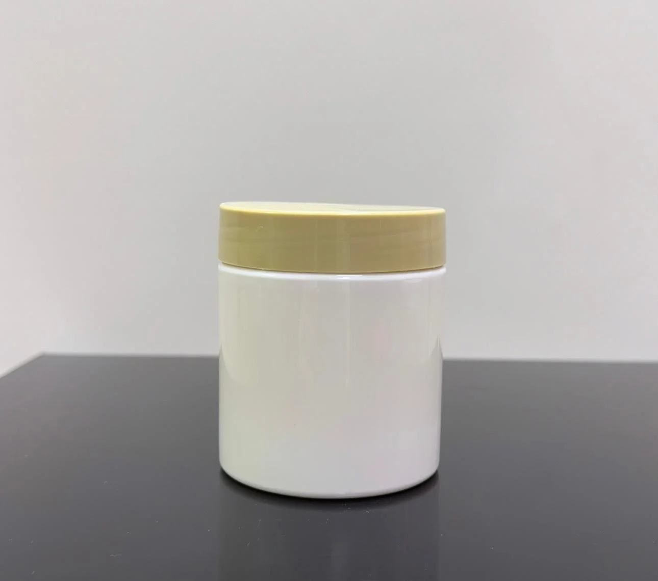 150 ml Beyaz Pet Krem Kavanozu Krem Kapaklı Tıpalı 150 ml Beyaz Pet Krem Kavanozu Krem Kapaklı Tıpalı