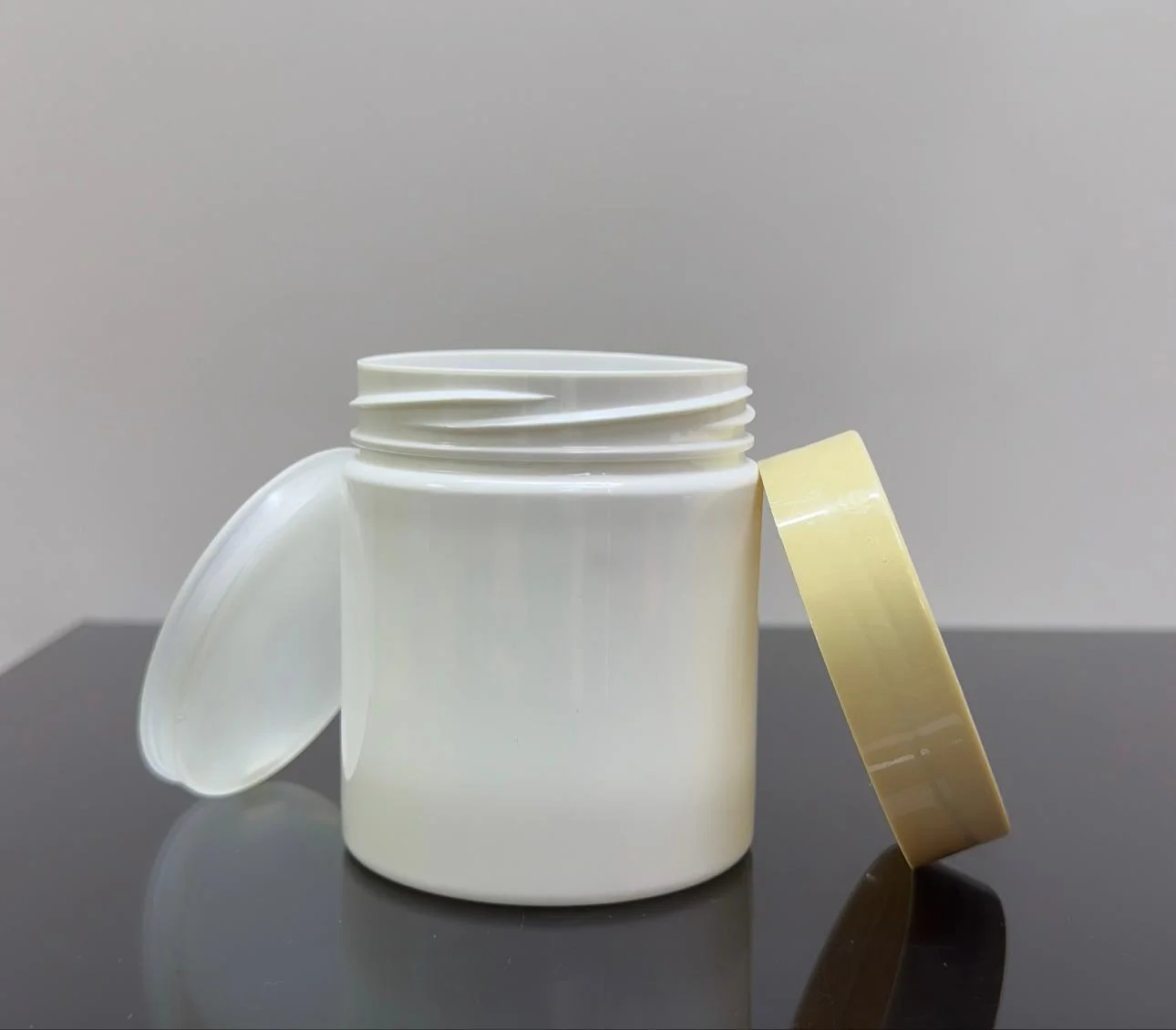 150 ml Beyaz Pet Krem Kavanozu Krem Kapaklı Tıpalı 150 ml Beyaz Pet Krem Kavanozu Krem Kapaklı Tıpalı
