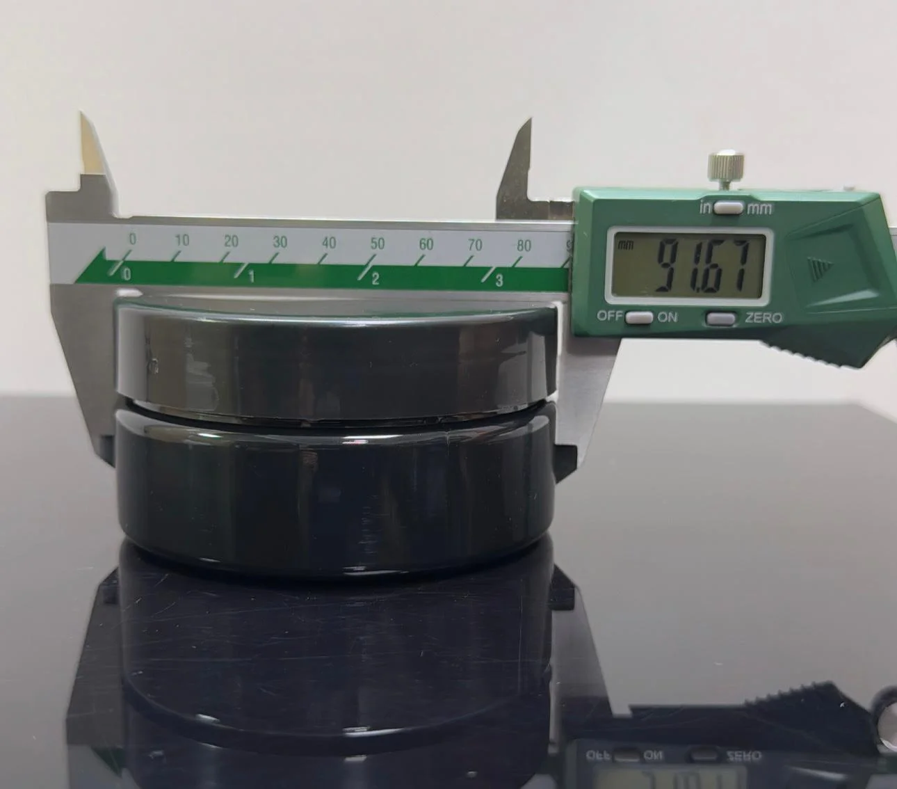 150 ml Siyah Pet Krem Kavanozu Tıpalı 150 ml Siyah Pet Krem Kavanozu Tıpalı