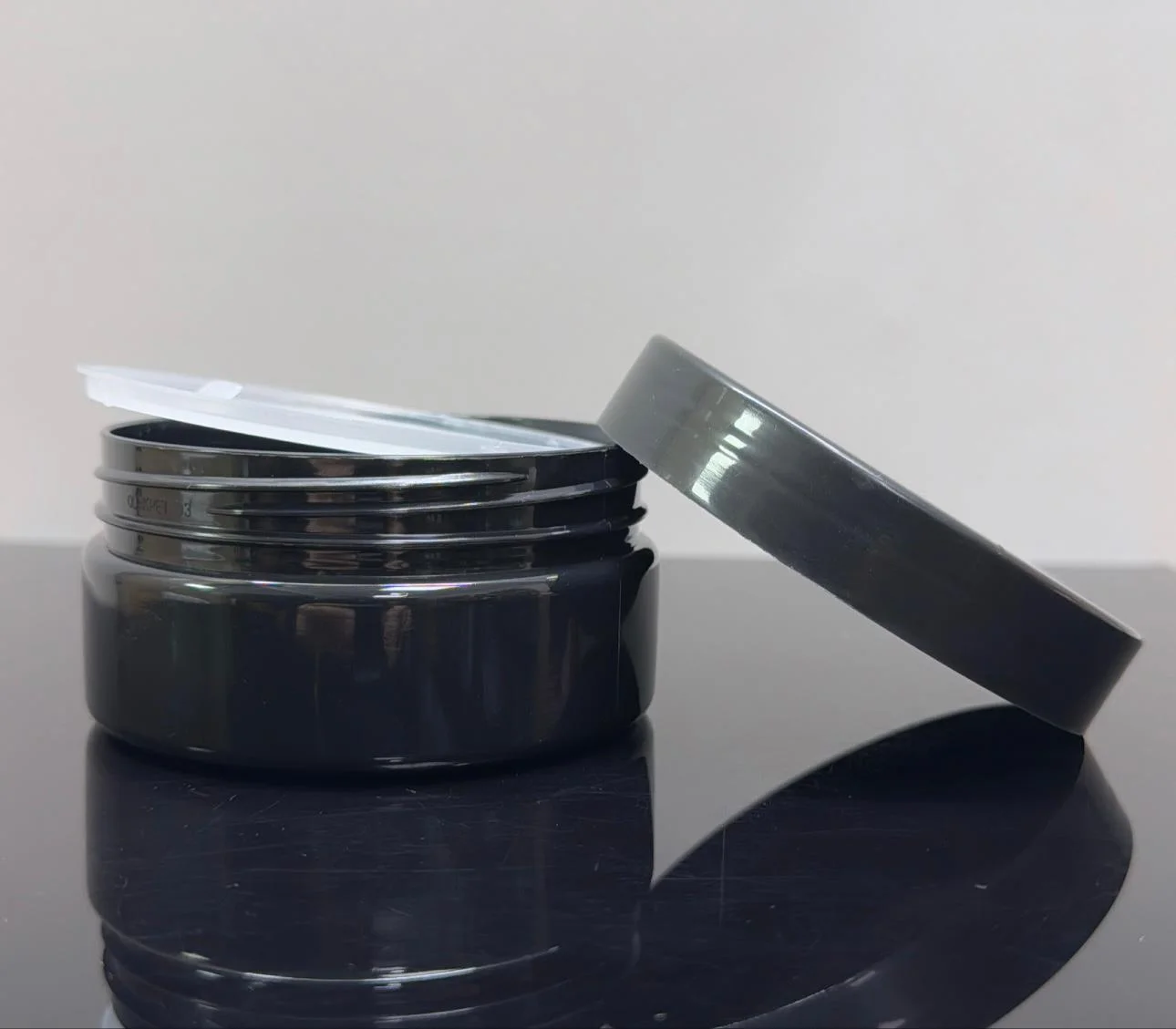 150 ml Siyah Pet Krem Kavanozu Tıpalı 150 ml Siyah Pet Krem Kavanozu Tıpalı