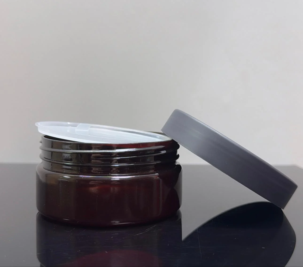 150 ml Amber Pet Krem Kavanozu Mat Siyah Kapaklı Tıpalı 150 ml Amber Pet Krem Kavanozu Mat Siyah Kapaklı Tıpalı
