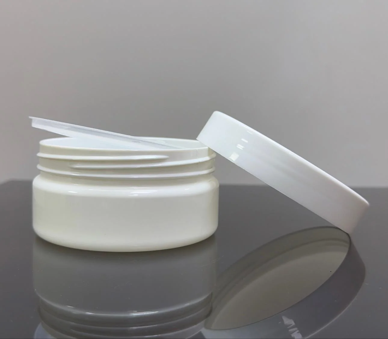 150 ml Beyaz Pet Krem Kavanozu Beyaz Kapaklı Tıpalı 150 ml Beyaz Pet Krem Kavanozu Beyaz Kapaklı Tıpalı