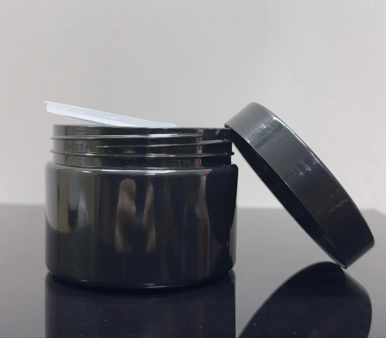 300 ml Siyah Pet Krem Kavanozu Parlak Siyah Kapaklı Tıpalı 300 ml Siyah Pet Krem Kavanozu Parlak Siyah Kapaklı Tıpalı
