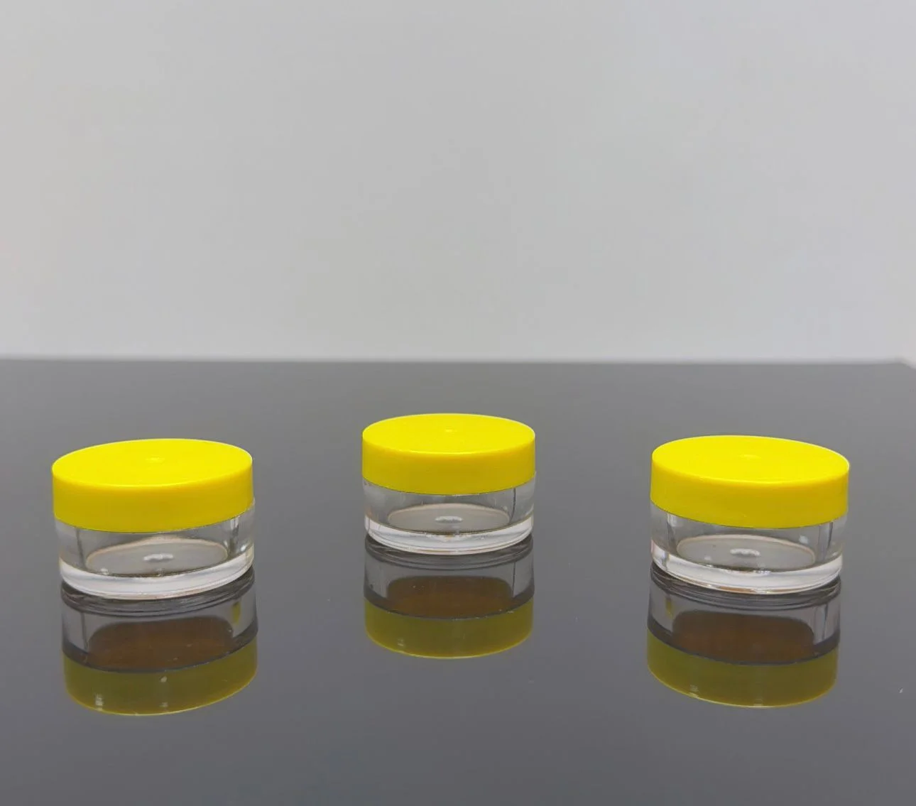 5 ml Şeffaf Sarı Kapaklı Akrilik Kavanozlar 5 ml Şeffaf Sarı Kapaklı Akrilik Kavanozlar