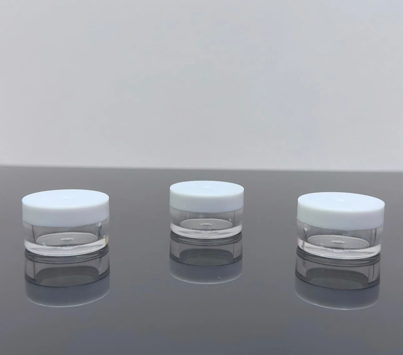 5 ml Şeffaf Beyaz Kapaklı Akrilik Kavanoz 5 ml Şeffaf Beyaz Kapaklı Akrilik Kavanoz