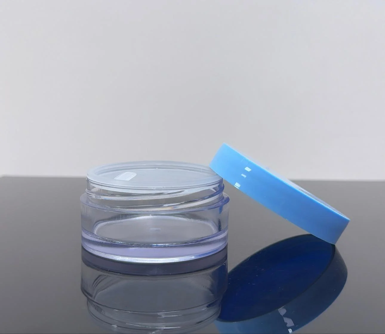 50 ml Şeffaf Mavi Kapaklı Tıpalı Akrilik Kavanoz 50 ml Şeffaf Mavi Kapaklı Tıpalı Akrilik Kavanoz