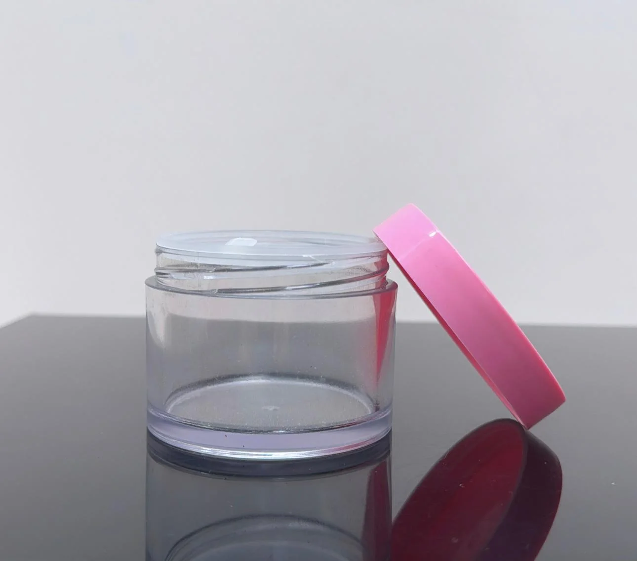 100 ml Şeffaf Pembe Kapaklı Tıpalı Akrilik Kavanoz 100 ml Şeffaf Pembe Kapaklı Tıpalı Akrilik Kavanoz