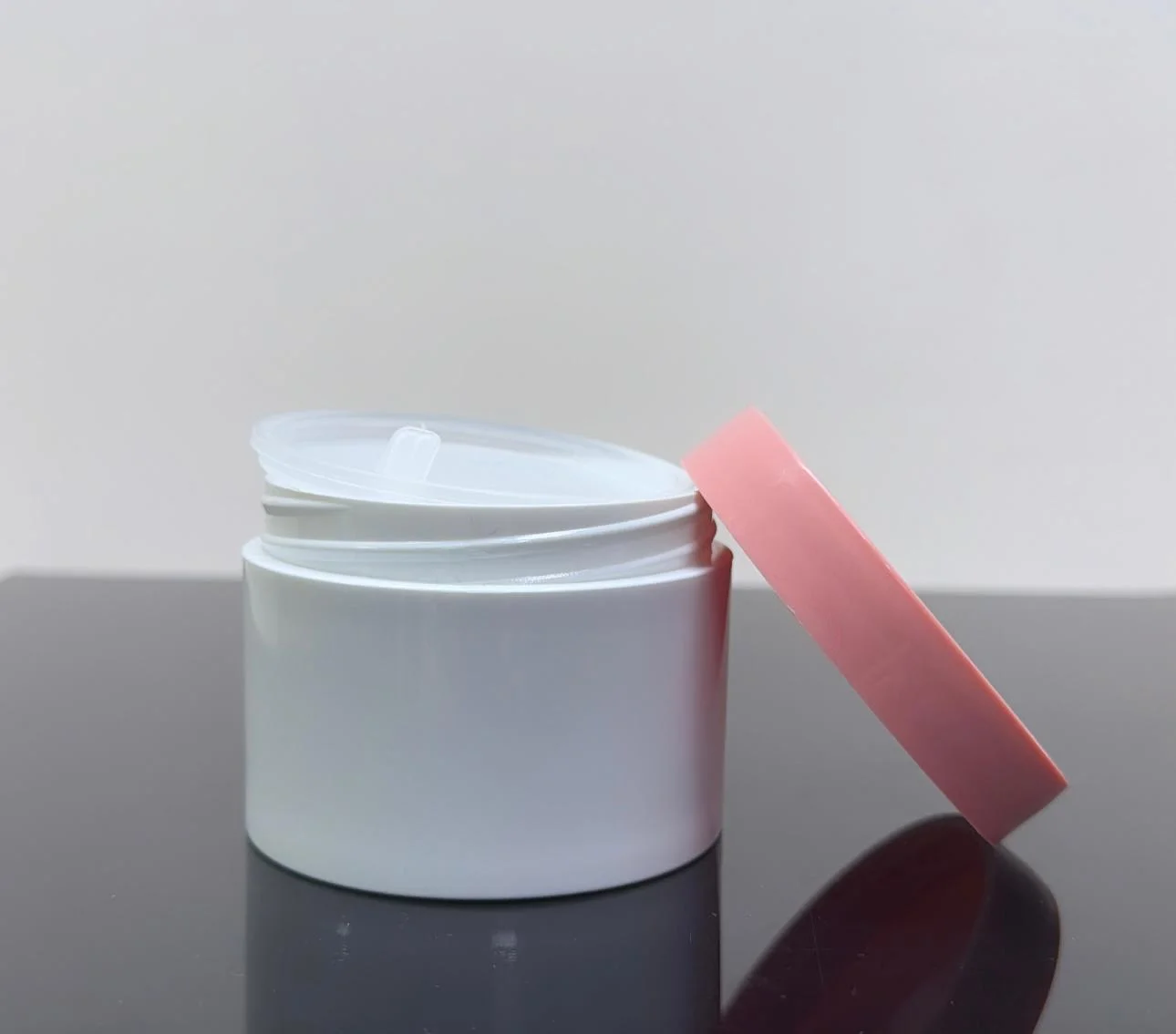 100 ml Beyaz Pembe Kapaklı Tıpalı Akrilik Kavanoz 100 ml Beyaz Pembe Kapaklı Tıpalı Akrilik Kavanoz