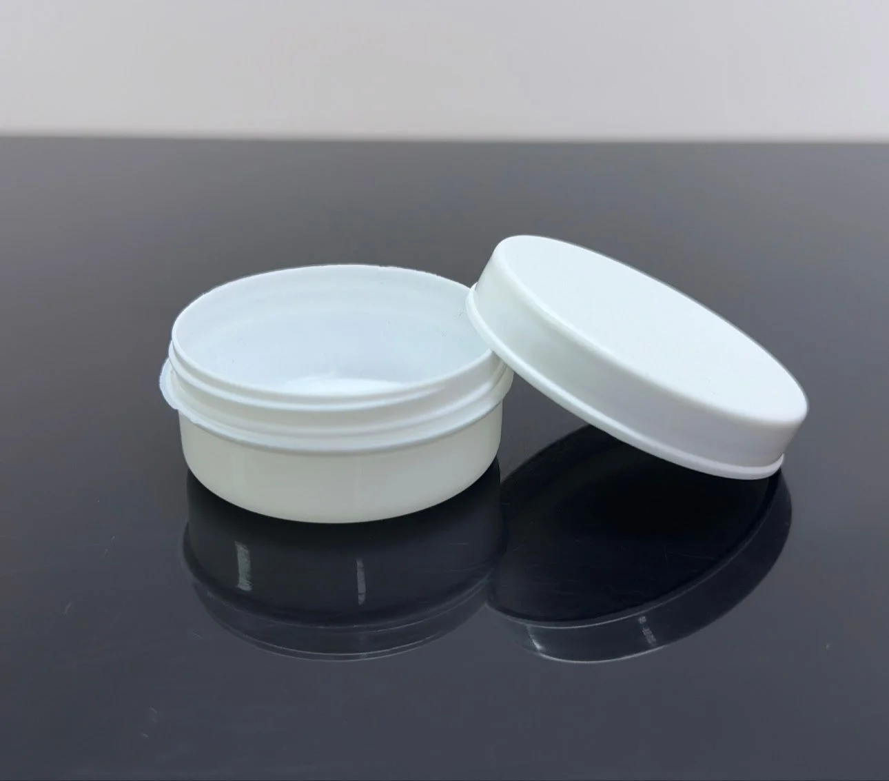 20 ml Pomat Kutu Beyaz Plastik Kavanoz
