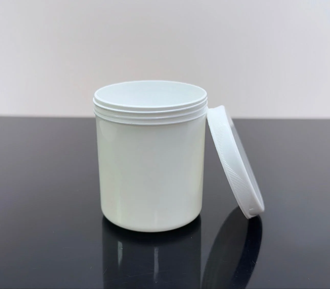 100 ml Pomat Kutu Beyaz Boş Plastik Kavanoz 100 ml Pomat Kutu Beyaz Boş Plastik Kavanoz