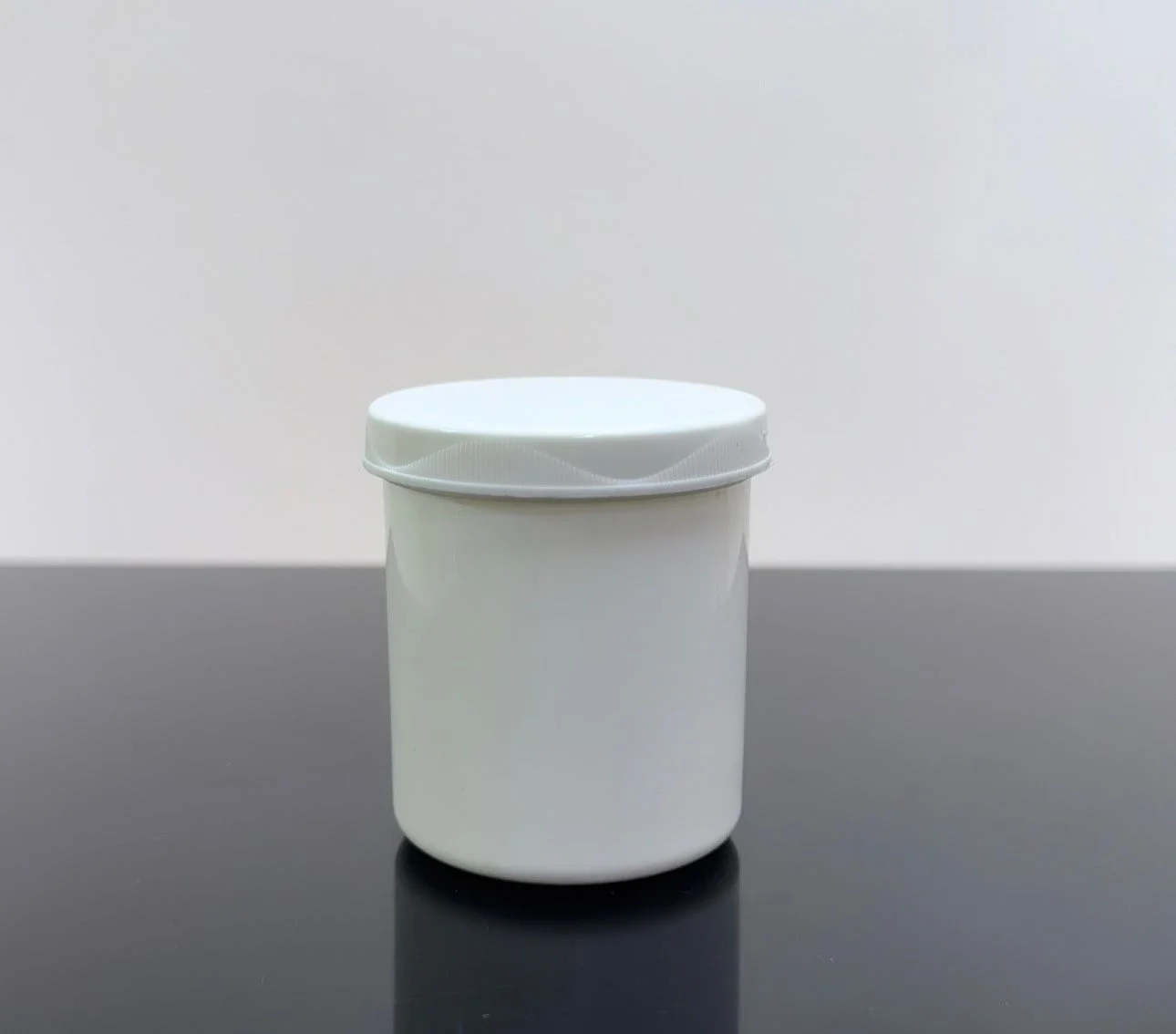 100 ml Pomat Kutu Beyaz Boş Plastik Kavanoz 100 ml Pomat Kutu Beyaz Boş Plastik Kavanoz
