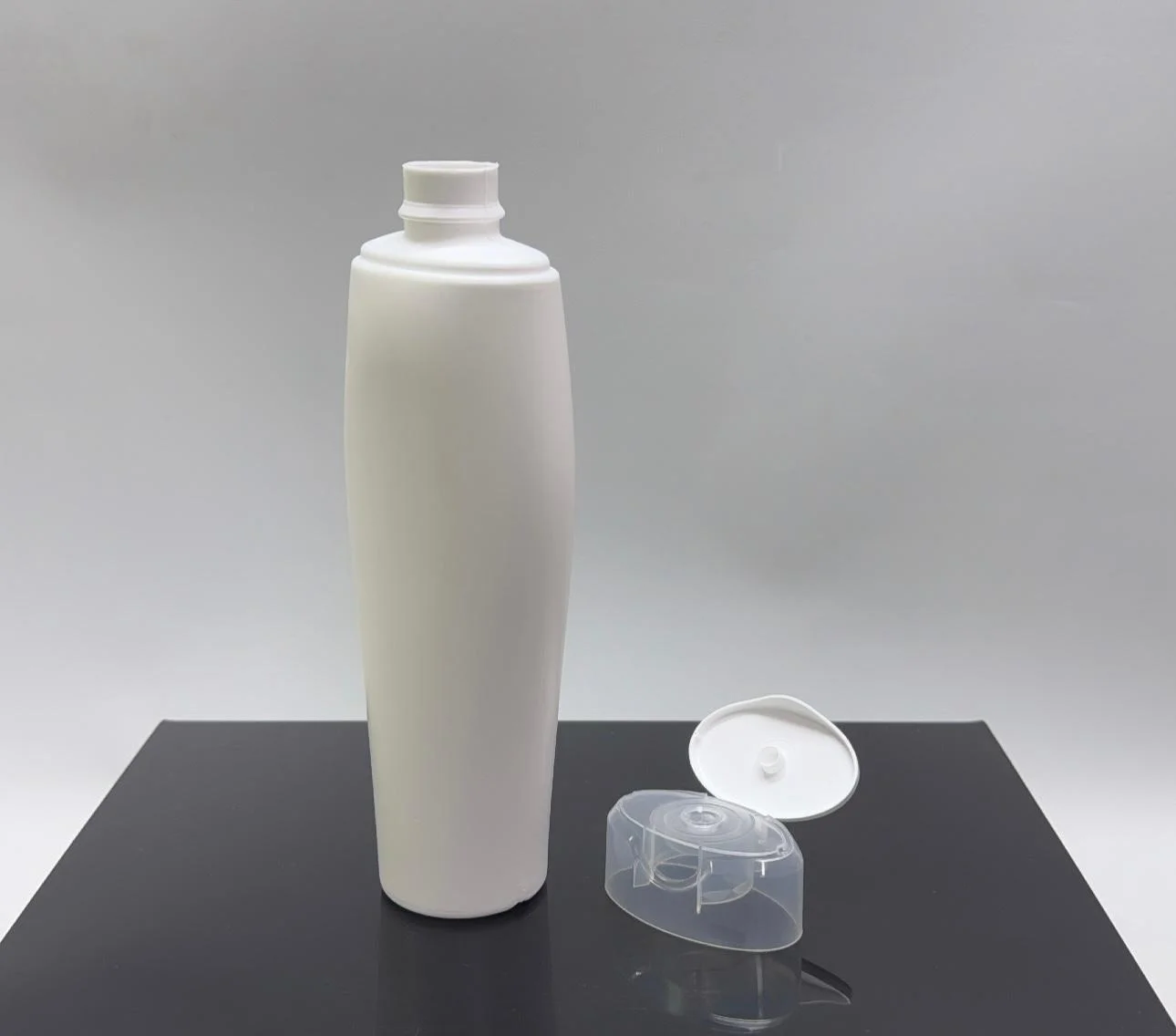 460 ml Beyaz Şampuan Şişesi Şeffaf Kapaklı 460 ml Beyaz Şampuan Şişesi Şeffaf Kapaklı