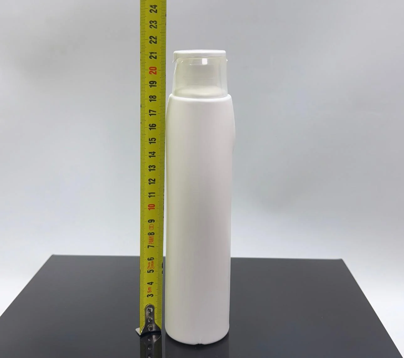 460 ml Beyaz Şampuan Şişesi Şeffaf Kapaklı 460 ml Beyaz Şampuan Şişesi Şeffaf Kapaklı
