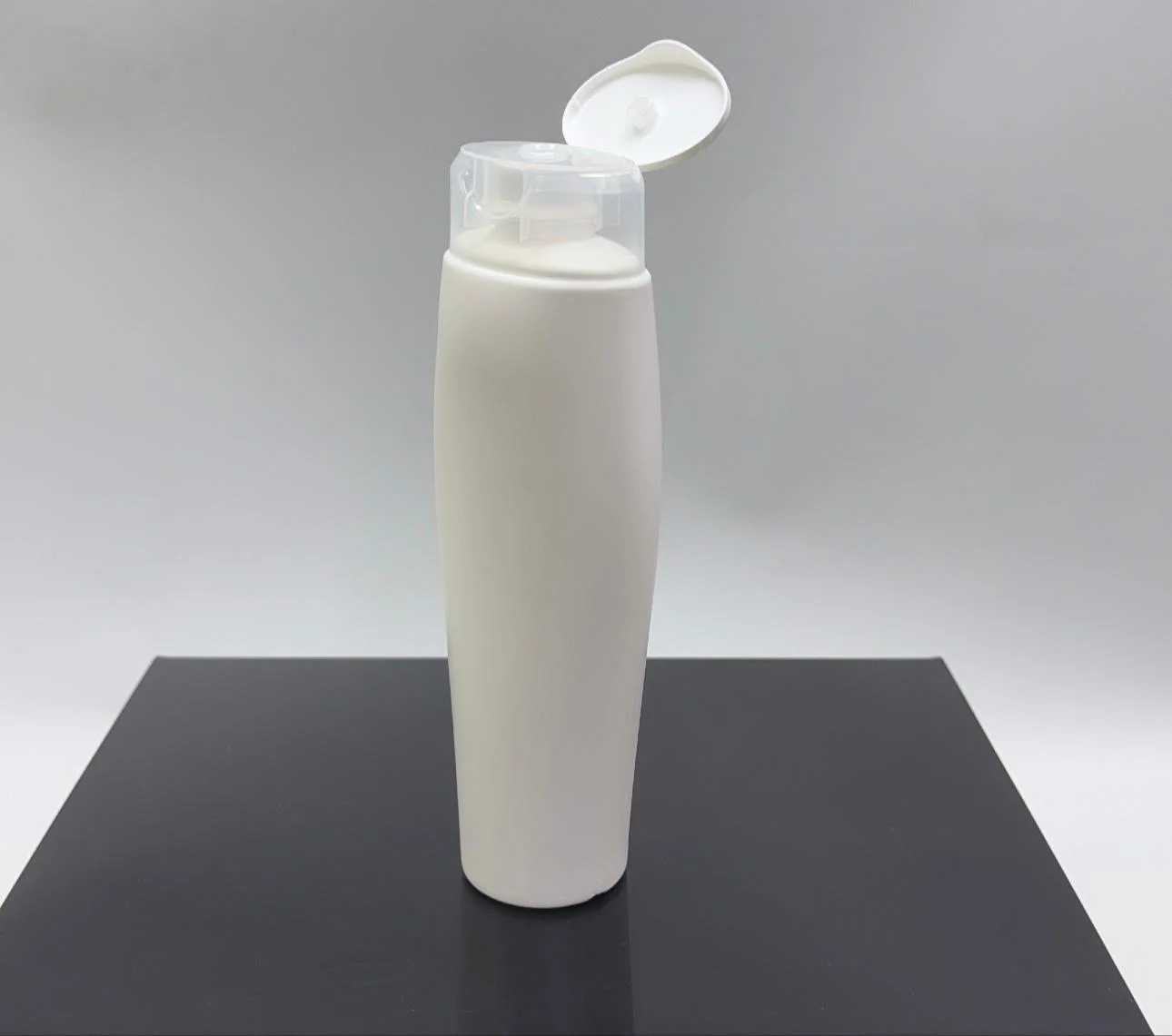 460 ml Beyaz Şampuan Şişesi Şeffaf Kapaklı 460 ml Beyaz Şampuan Şişesi Şeffaf Kapaklı