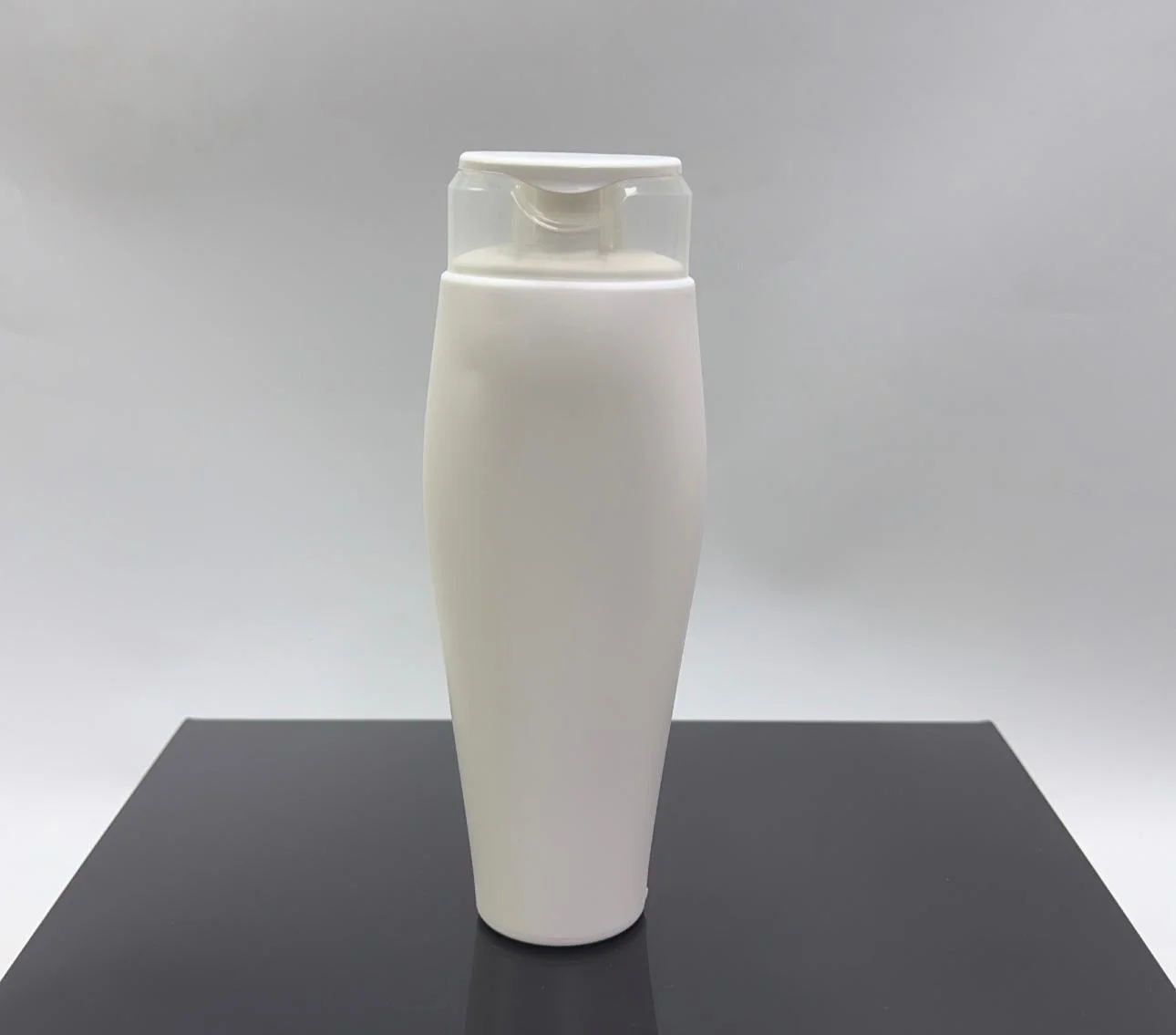 460 ml Beyaz Şampuan Şişesi Şeffaf Kapaklı 460 ml Beyaz Şampuan Şişesi Şeffaf Kapaklı