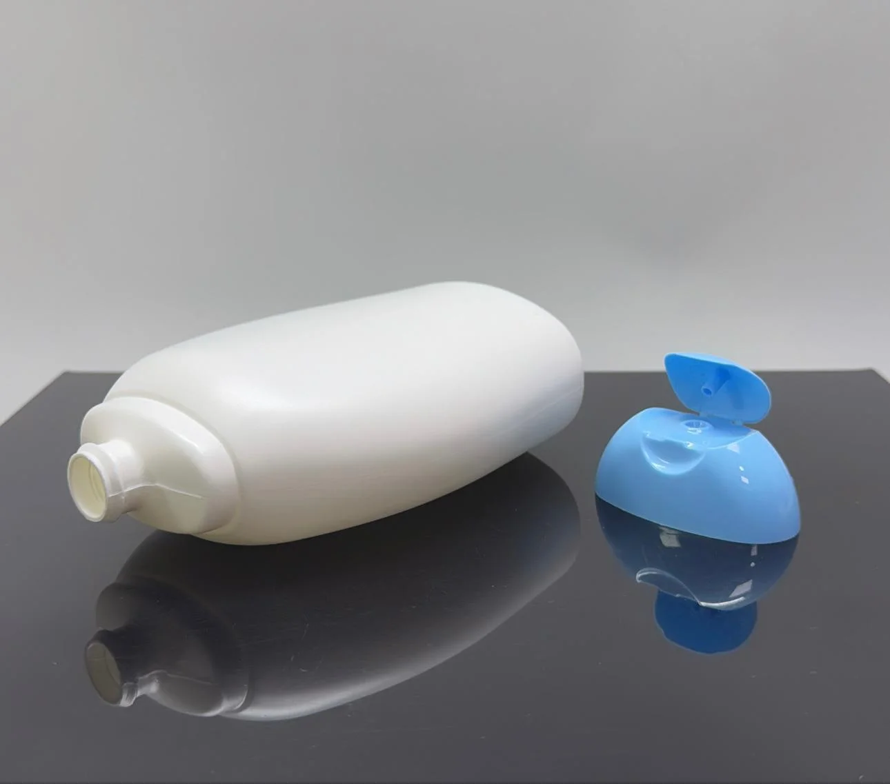 400 ml Beyaz Şampuan Şişesi Mavi Kapaklı 400 ml Beyaz Şampuan Şişesi Mavi Kapaklı