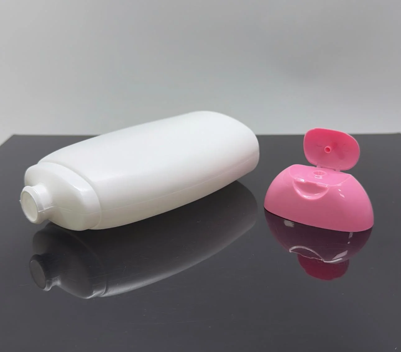 250 ml Beyaz Şampuan Şişesi Pembe Kapaklı 250 ml Beyaz Şampuan Şişesi Pembe Kapaklı