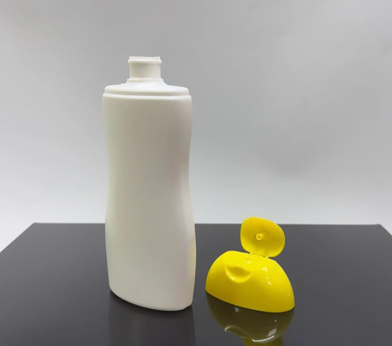 200 ml Beyaz Şampuan Şişesi Sarı Kapaklı 200 ml Beyaz Şampuan Şişesi Sarı Kapaklı