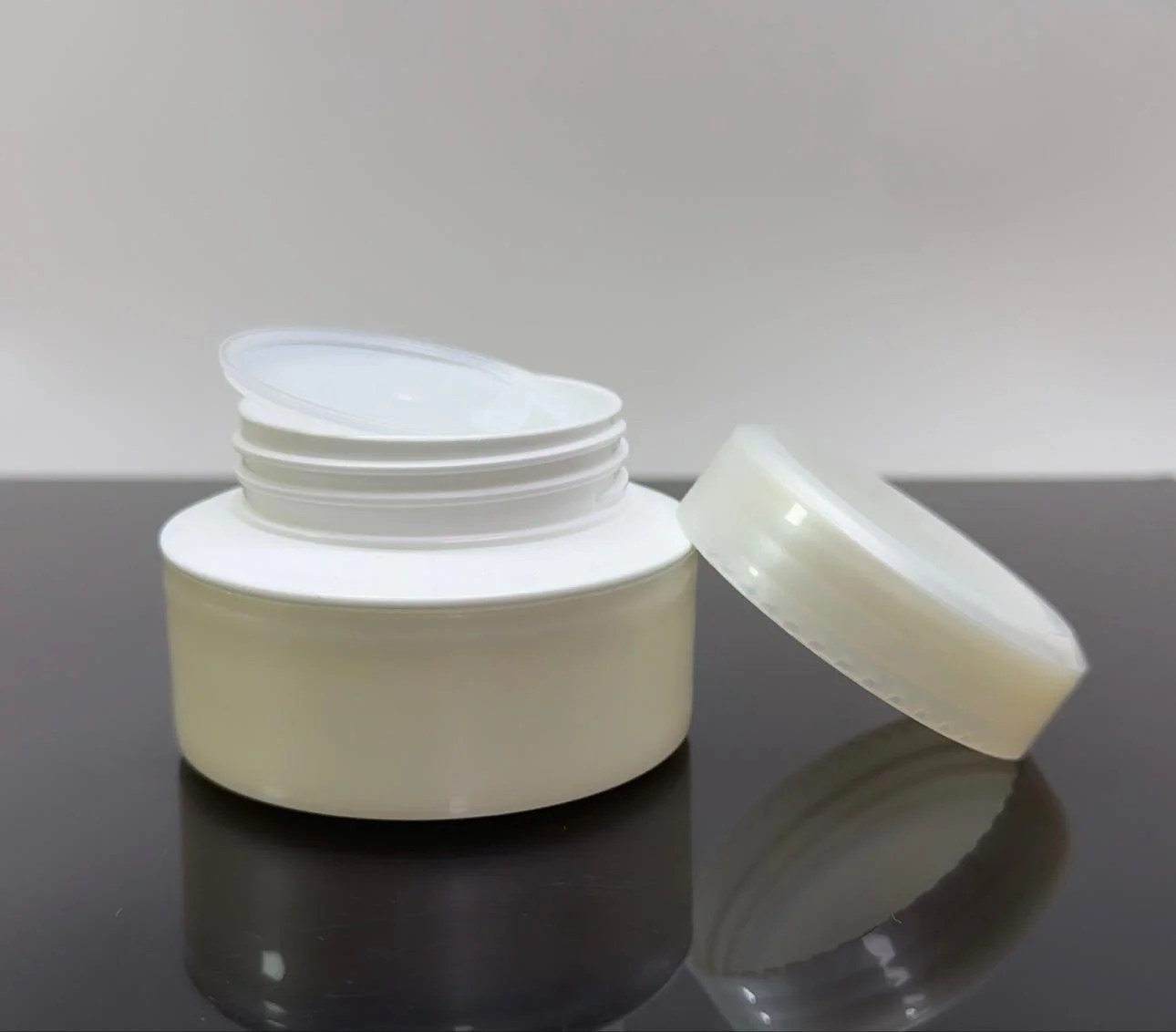 50 ml Çift Çıdarlı Tıpalı Krem Beyaz Krem Kavanozu 50 ml Çift Çıdarlı Tıpalı Krem Beyaz Krem Kavanozu