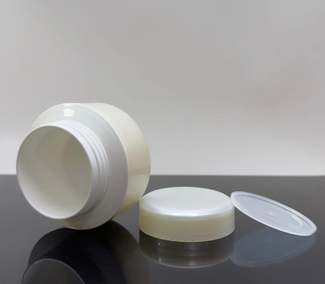 50 ml Çift Çıdarlı Tıpalı Krem Beyaz Krem Kavanozu 50 ml Çift Çıdarlı Tıpalı Krem Beyaz Krem Kavanozu