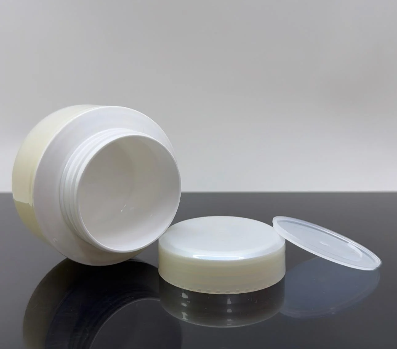 50 ml Çift Çıdarlı Tıpalı Krem Beyaz Krem Kavanozu 50 ml Çift Çıdarlı Tıpalı Krem Beyaz Krem Kavanozu