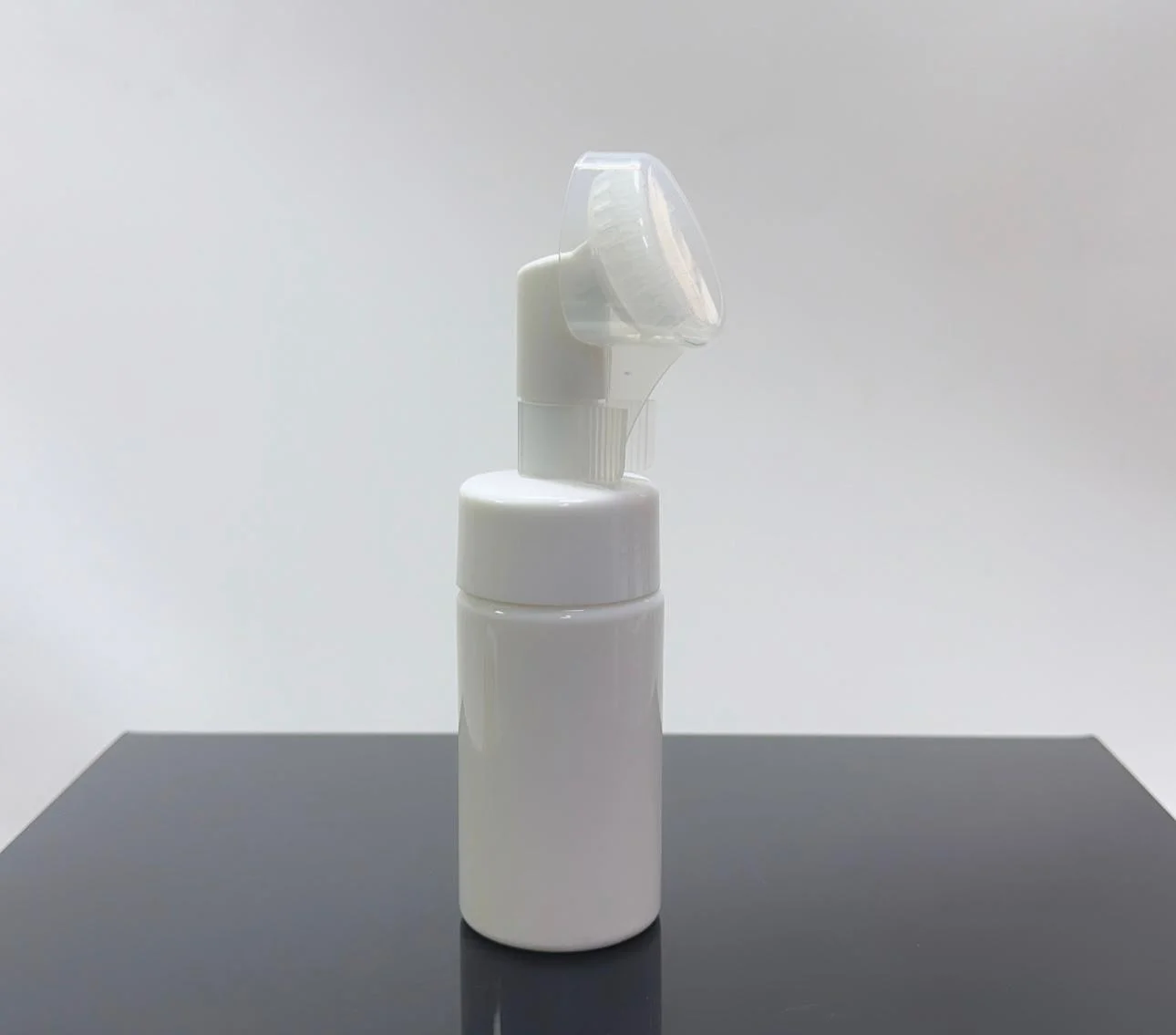 100 ml Beyaz Köpük Yapıcı Pet Şişe Köpük Fırçalı 100 ml Beyaz Köpük Yapıcı Pet Şişe Köpük Fırçalı