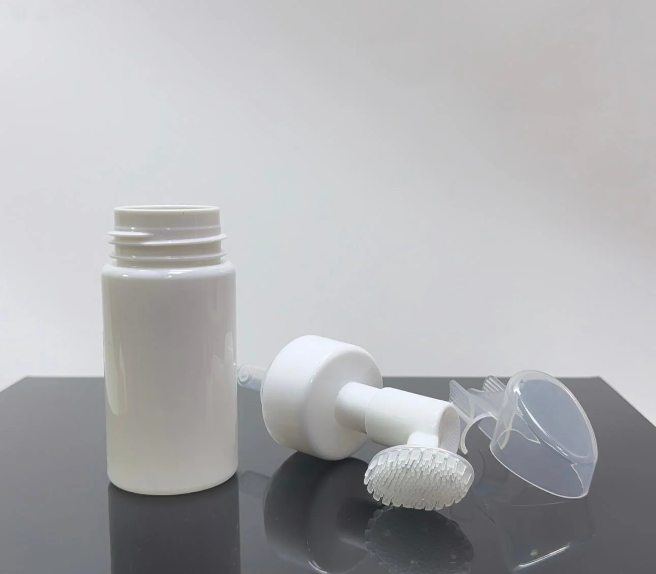 100 ml Beyaz Köpük Yapıcı Pet Şişe Köpük Fırçalı 100 ml Beyaz Köpük Yapıcı Pet Şişe Köpük Fırçalı