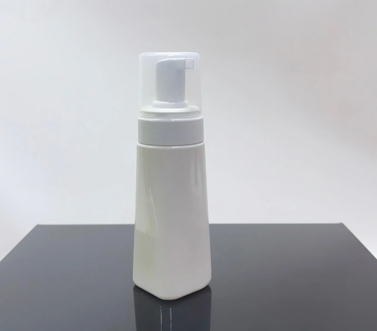 150 ml Beyaz Köşeli Köpük Yapıcı Pet Şişe Köpük Pompalı 150 ml Beyaz Köşeli Köpük Yapıcı Pet Şişe Köpük Pompalı