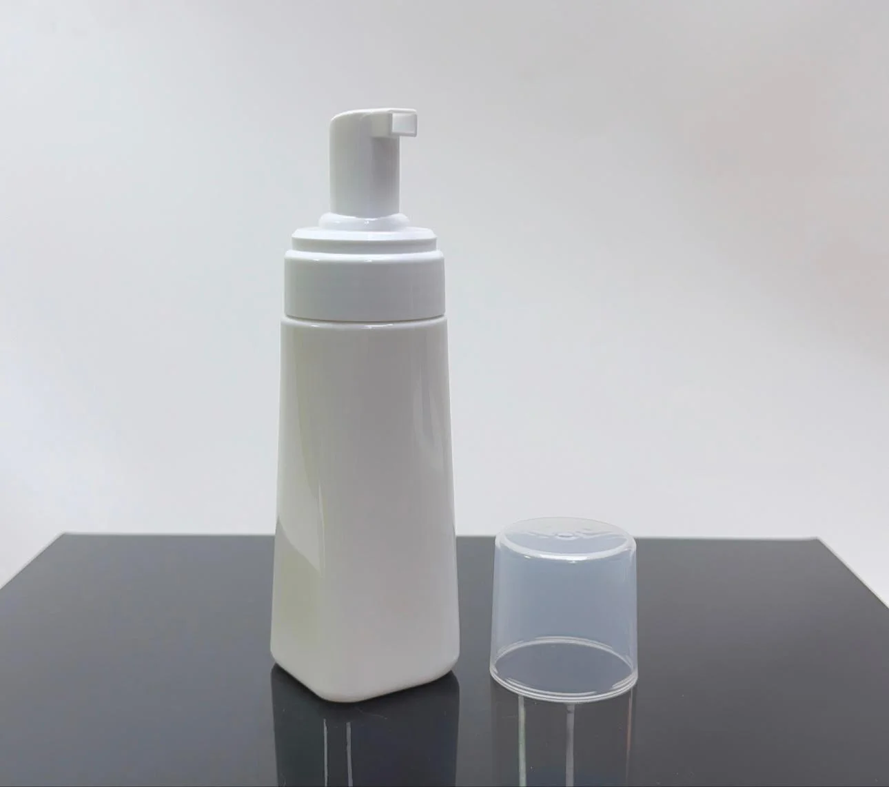 150 ml Beyaz Köşeli Köpük Yapıcı Pet Şişe Köpük Pompalı 150 ml Beyaz Köşeli Köpük Yapıcı Pet Şişe Köpük Pompalı