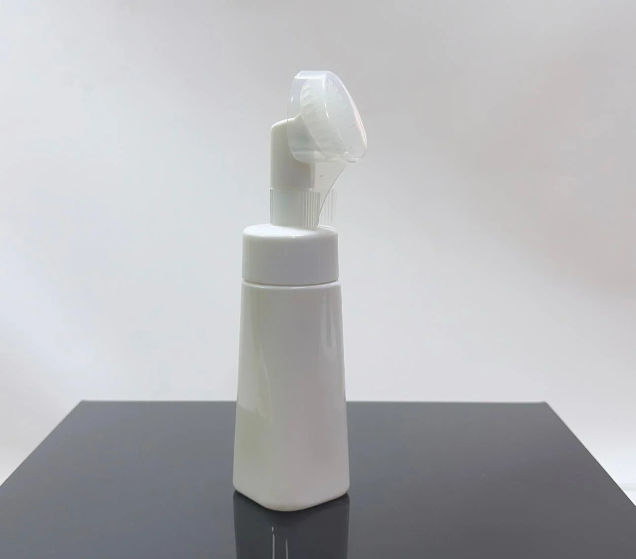 150 ml Beyaz Köşeli Köpük Yapıcı Pet Şişe Köpük Fırçalı 150 ml Beyaz Köşeli Köpük Yapıcı Pet Şişe Köpük Fırçalı