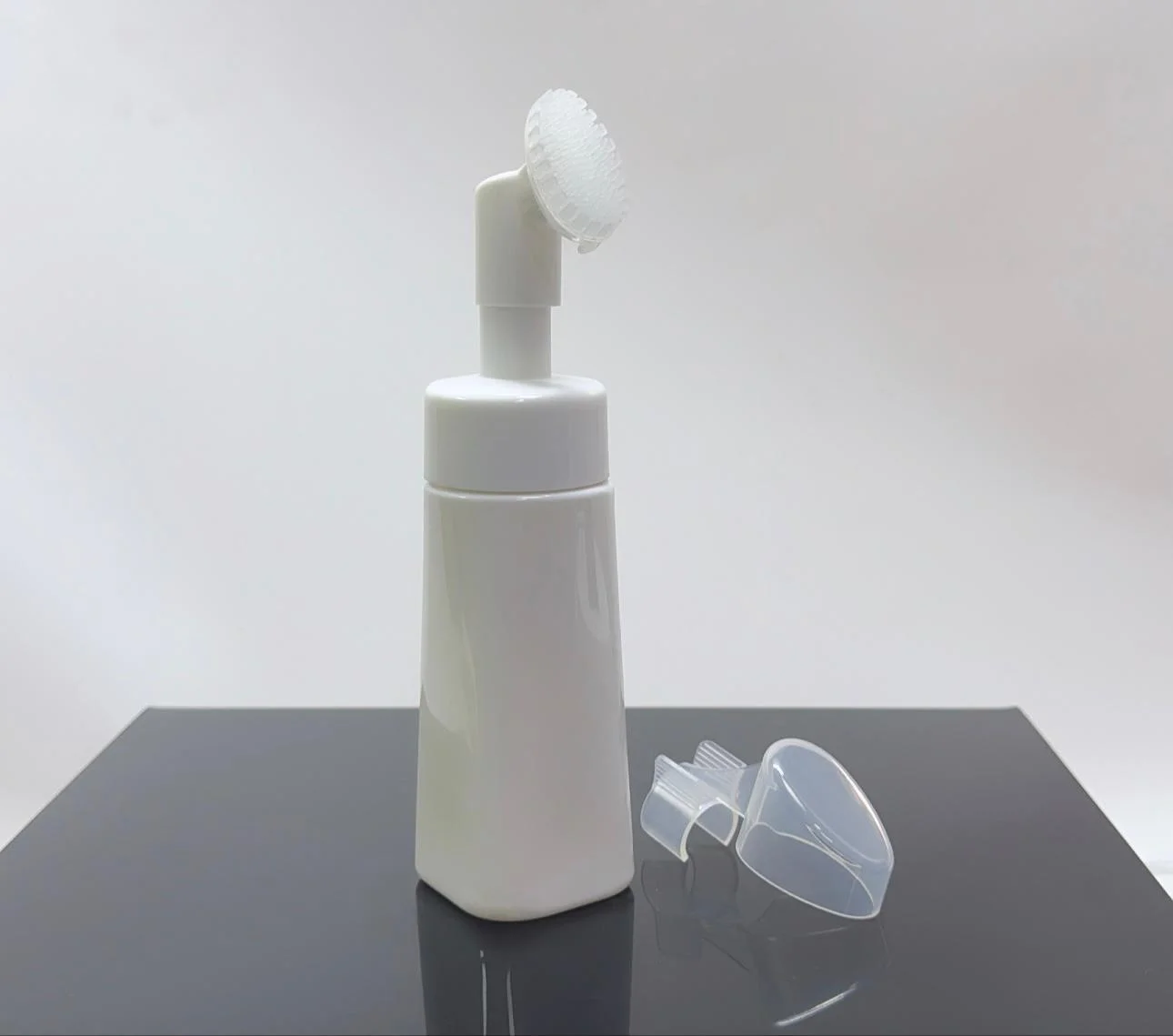 150 ml Beyaz Köşeli Köpük Yapıcı Pet Şişe Köpük Fırçalı 150 ml Beyaz Köşeli Köpük Yapıcı Pet Şişe Köpük Fırçalı