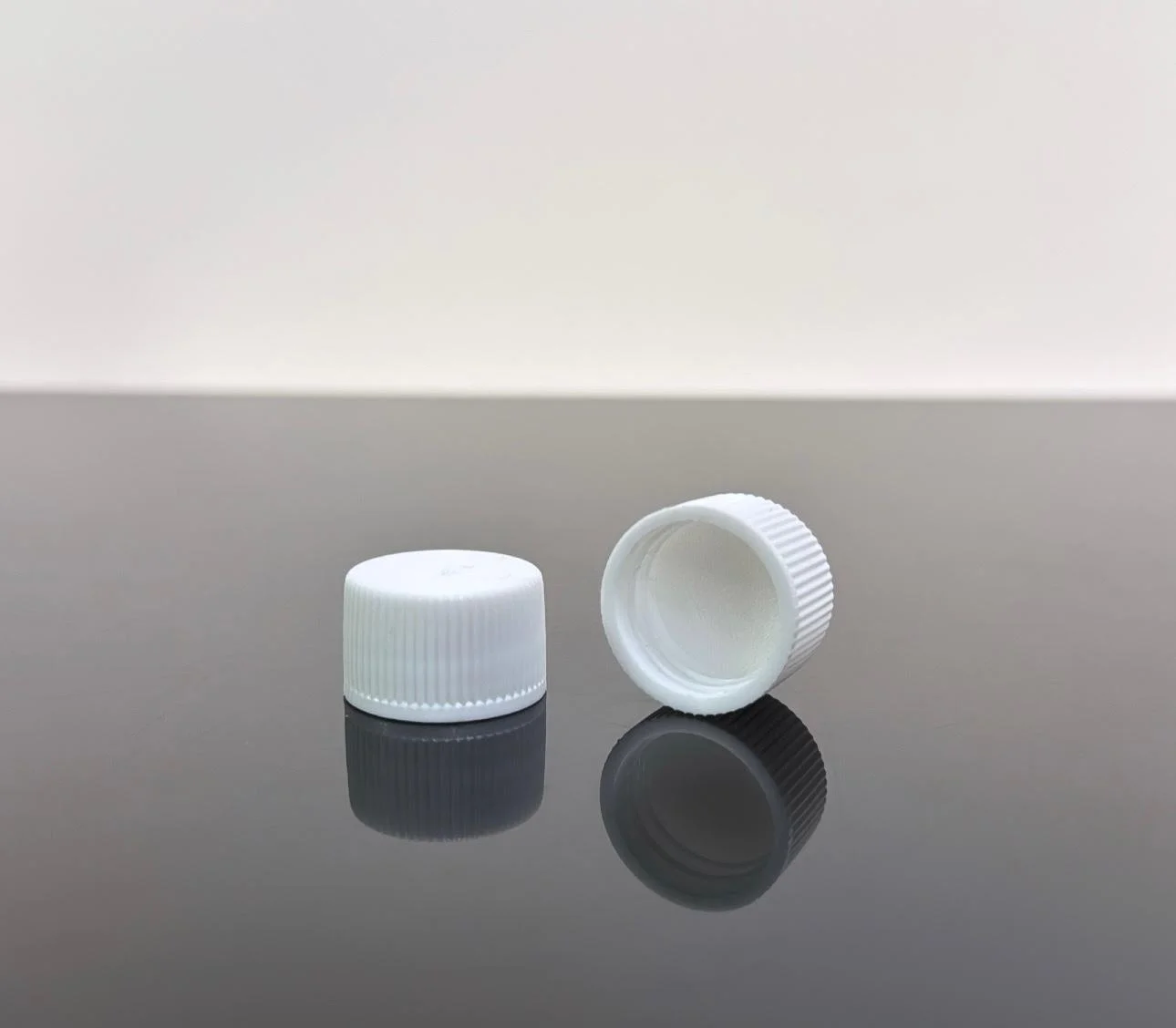 18 mm Beyaz Düz Kapak Contalı 18 mm Beyaz Düz Kapak Contalı