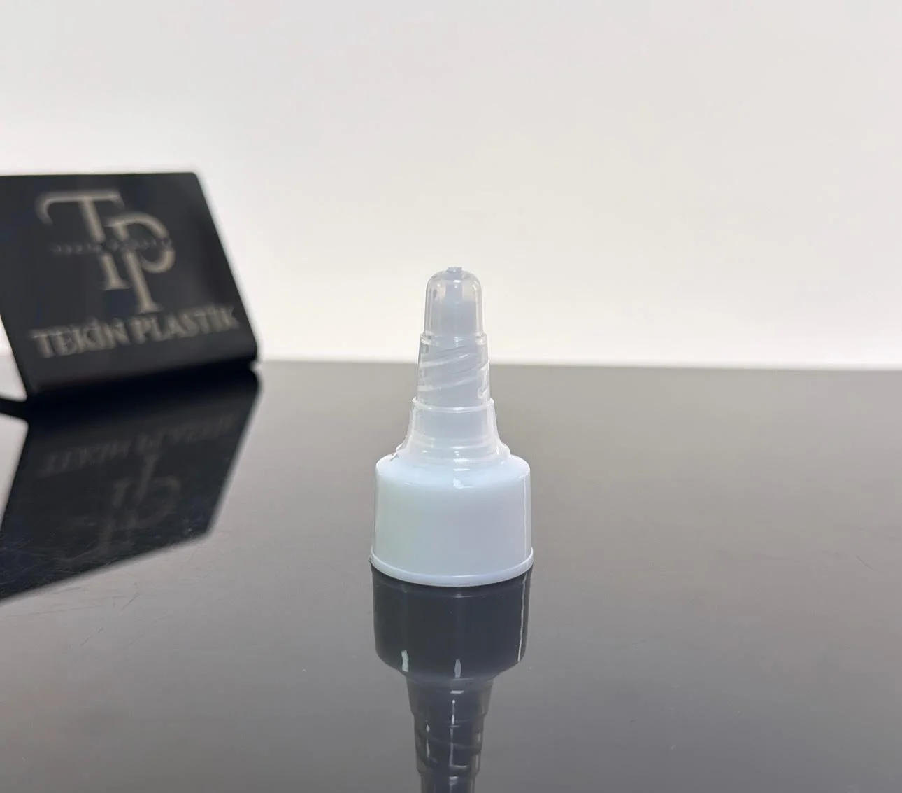 24 mm Şeffaf Uçlu Beyaz Asansör Kapak 24 mm Şeffaf Uçlu Beyaz Asansör Kapak